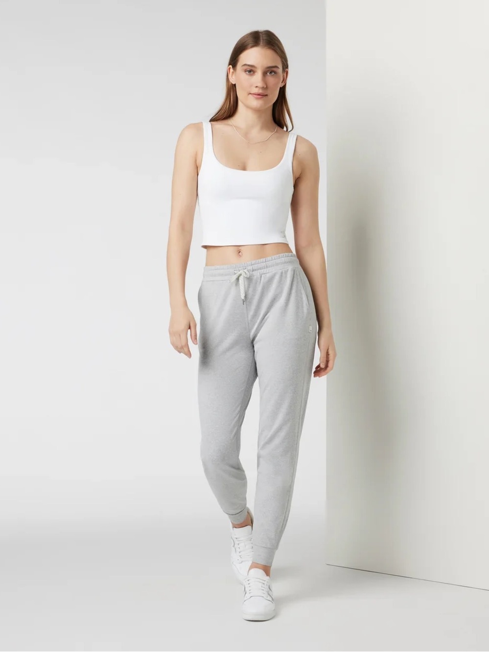 Vuori Performance Jogger Long 26” DreamKnit Joggers Sz S Women’s
(Sep A-2)